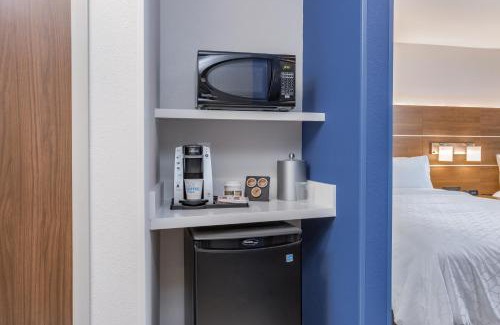 Elkhart Hotel | Discover Holiday Inn Express & Suites Elkhart North Today!