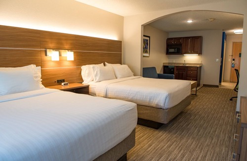 Elkhart Hotel | Comfortable Stays at Holiday Inn Express & Suites Elkhart