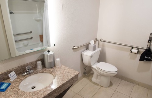 Elkhart Hotel | Comfortable Stays at Holiday Inn Express & Suites Elkhart