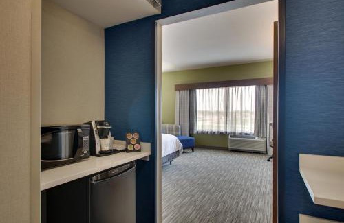 Findlay Hotel | Discover Holiday Inn Express & Suites Findlay North, IHG