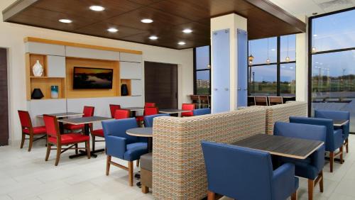 Frisco Hotel | Discover Holiday Inn Express & Suites Dallas Frisco NW
