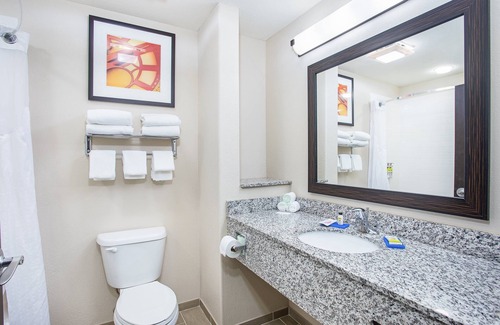Glasgow Hotel | Discover Holiday Inn Express & Suites Glasgow: Guest Rated 9/10