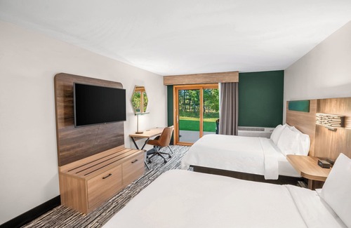 Hayward Hotel | Explore Holiday Inn Express & Suites Hayward with Pool Access