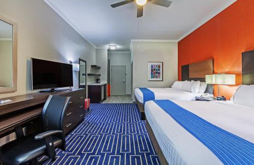 Jacinto City Hotel | Relaxing Stay at Holiday Inn Express & Suites Houston East