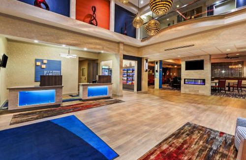 Jacinto City Hotel | Relaxing Stay at Holiday Inn Express & Suites Houston East