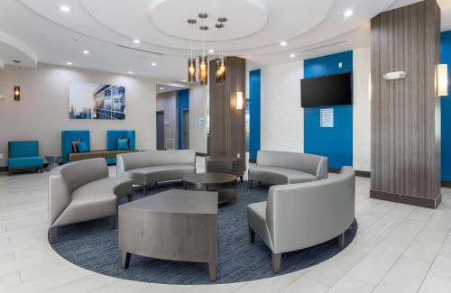 Southeast Houston Hotel | Convenient Holiday Inn Express & Suites Near Hobby Airport