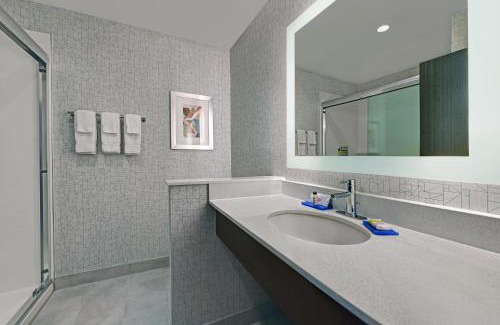 Memorial Hotel | Convenient Stay at Holiday Inn Express & Suites Memorial