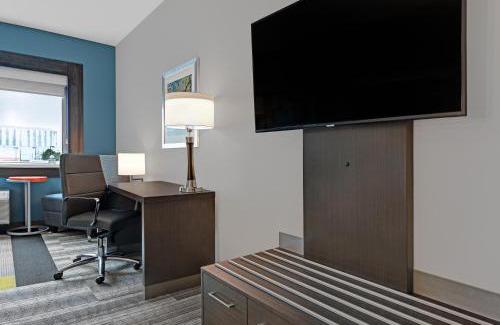 Memorial Hotel | Convenient Stay at Holiday Inn Express & Suites Memorial
