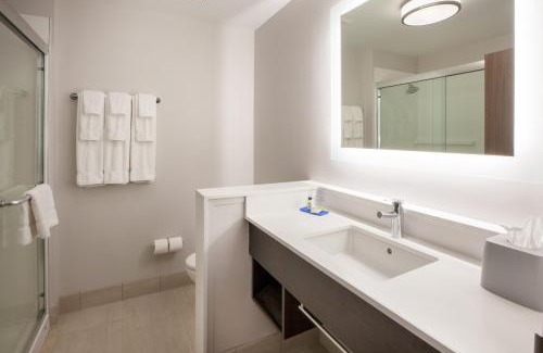 Northside Hotel | Discover Holiday Inn Express & Suites - Houston N Downtown