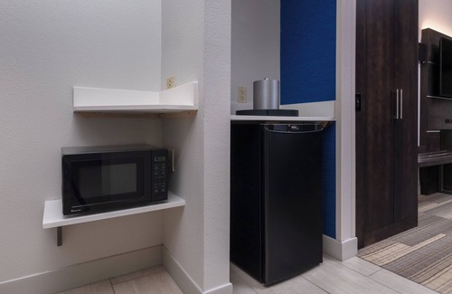 Lakeland Hotel | Discover Holiday Inn Express & Suites Lakeland South
