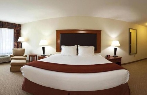 Latham Hotel | Comfortable Stay at Holiday Inn Express Albany Airport Area