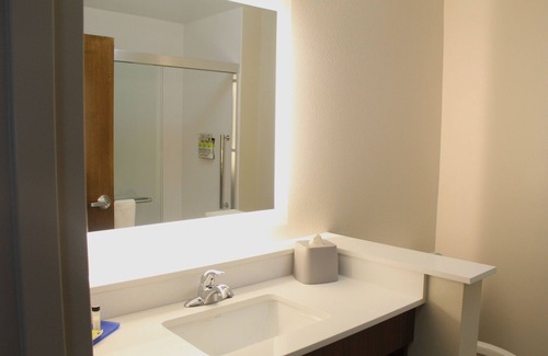 Latta Hotel | Top-Rated Holiday Inn Express & Suites Latta with Pool Access