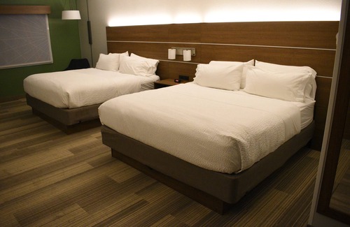 Lincoln Hotel | Top-Rated Holiday Inn Express & Suites South - Lincoln