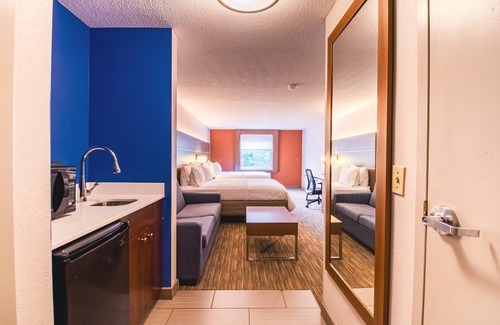 Lincoln Hotel | Guest Rated 9.4: Holiday Inn Express & Suites Lincoln East