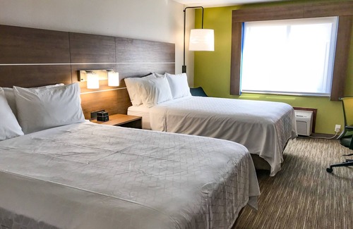 Lubbock Hotel | Relaxing Retreat at Holiday Inn Express & Suites Lubbock West