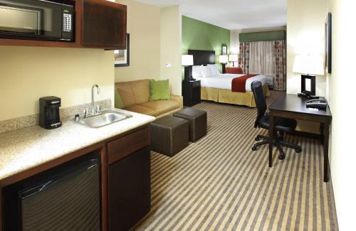 Maumelle Hotel | Discover Holiday Inn Express & Suites Maumelle: Pet Friendly Stays