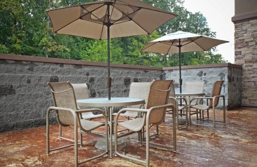 Maumelle Hotel | Discover Holiday Inn Express & Suites Maumelle: Pet Friendly Stays