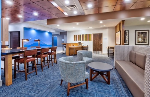 Milan Hotel | Discover Comfort at Holiday Inn Express & Suites Milan