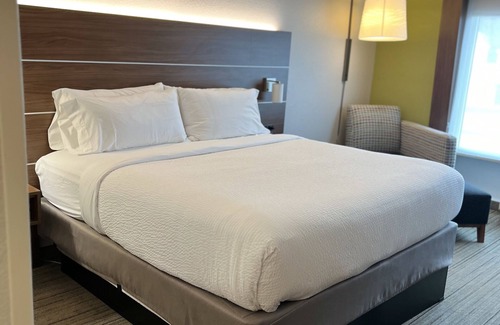 Mobile Hotel | Discover Holiday Inn Express & Suites Mobile - University Area