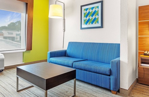 Mobile Hotel | Discover Holiday Inn Express & Suites Mobile - University Area