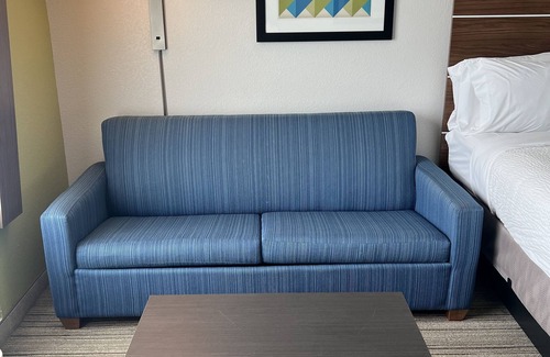 Mobile Hotel | Discover Holiday Inn Express & Suites Mobile - University Area
