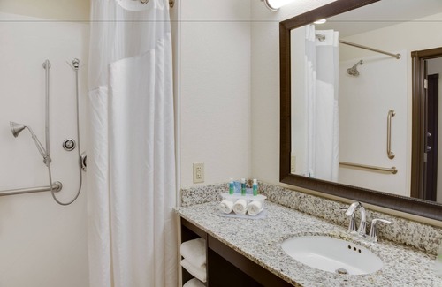 Nevada Hotel | Top-Rated Holiday Inn Express & Suites Nevada with Pool