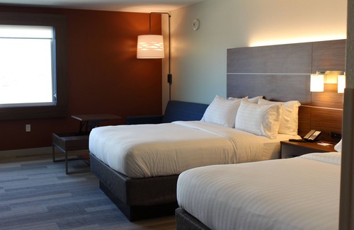 Millard Hotel | Comfortable Stay at Holiday Inn Express Omaha - Millard Area