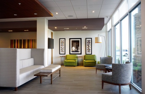 Millard Hotel | Comfortable Stay at Holiday Inn Express Omaha - Millard Area