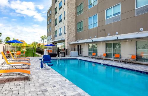 Sanford Hotel | Relaxing Stay at Holiday Inn Express & Suites Sanford