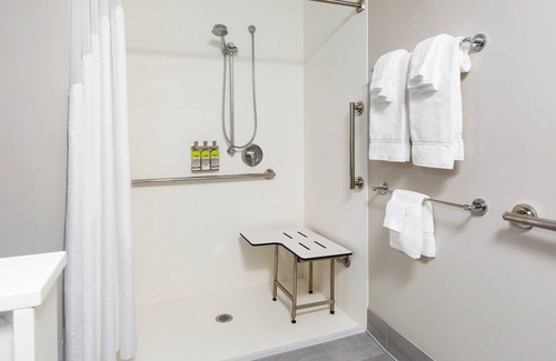 Sanford Hotel | Ideal Stay at Holiday Inn Express & Suites Sanford-Lake Mary