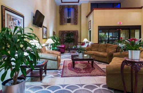 Sebring Hotel | Relax at Holiday Inn Express & Suites Sebring with Pool Access