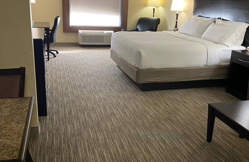 Ira Hotel | Comfortable Stay at Holiday Inn Express & Suites Snyder