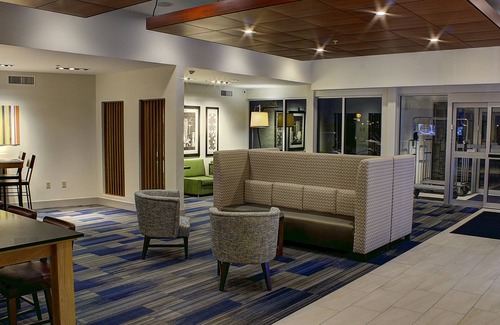 Spencer Hotel | Guest Rated 9.6: Holiday Inn Express Spencer with Pool & Breakfast