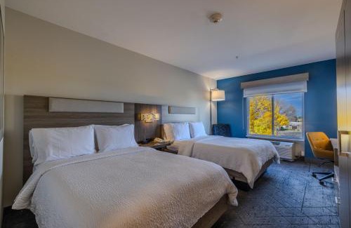 Thornton Hotel | Comfortable Stays at Holiday Inn Express & Suites Denver North