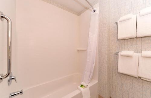 Trinity Hotel | Modern Comfort at Holiday Inn Express & Suites Trinity