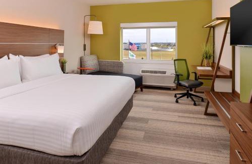 Trinity Hotel | Modern Comfort at Holiday Inn Express & Suites Trinity