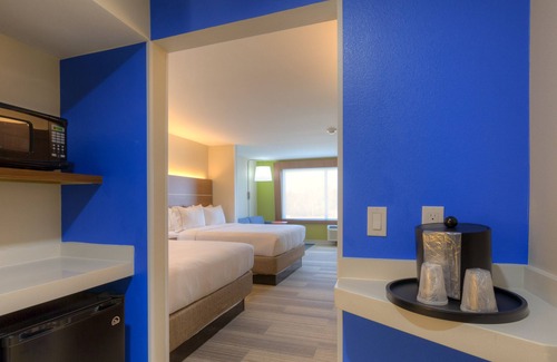 Tulsa Hotel | Top-Rated Holiday Inn Express & Suites Tulsa Midtown Getaway