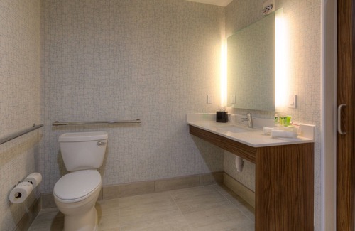 Tulsa Hotel | Top-Rated Holiday Inn Express & Suites Tulsa Midtown Getaway
