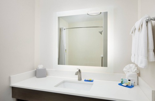 Valdosta Hotel | Top-Rated Holiday Inn Express & Suites Valdosta West Awaits