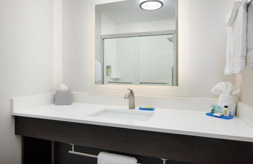 Valdosta Hotel | Top-Rated Holiday Inn Express & Suites Valdosta West Awaits