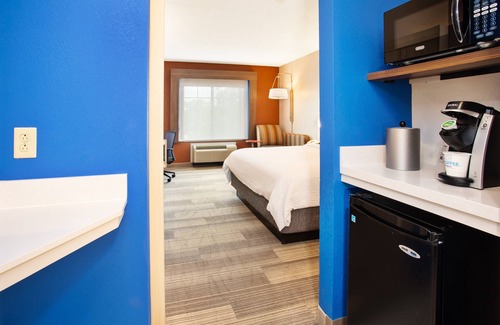 Webster Hotel | Top-Rated Holiday Inn Express Rochester Webster with Pool