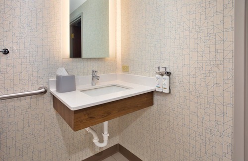 Webster Hotel | Top-Rated Holiday Inn Express Rochester Webster with Pool