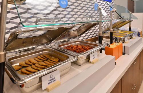 Wharton Hotel | Oceanfront Comfort at Holiday Inn Express & Suites Wharton