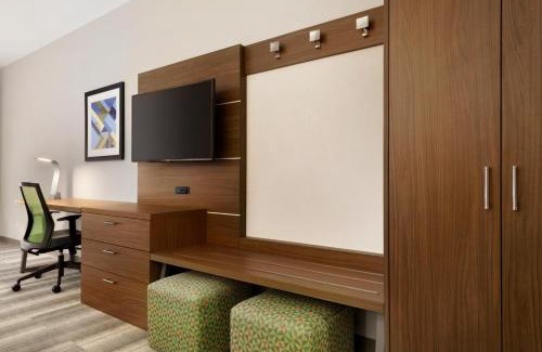 Wilder Hotel | Inviting Holiday Inn Express & Suites in Cincinnati South
