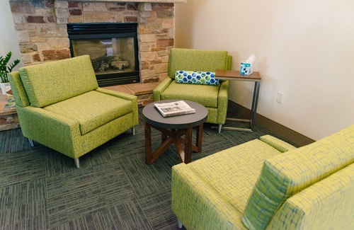 Winona Hotel | Ideal Stay at Holiday Inn Express & Suites Winona