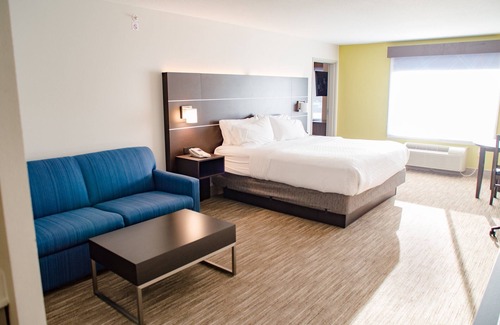 Winona Hotel | Ideal Stay at Holiday Inn Express & Suites Winona