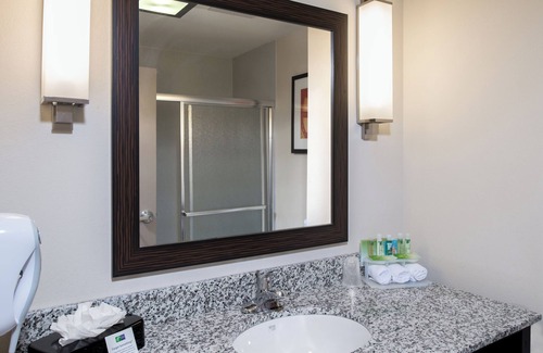Maize Hotel | Inviting Holiday Inn Express & Suites Wichita Northwest Stay