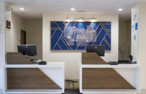 Wilson Hotel | Inviting Holiday Inn Express & Suites Wilson-Downtown Stay