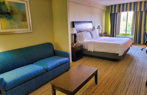 Wilson Hotel | Inviting Holiday Inn Express & Suites Wilson-Downtown Stay