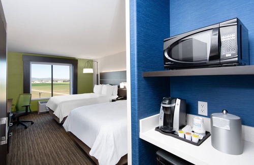 Yuma Hotel | Top-Rated Holiday Inn Express & Suites Yuma with Pool Access